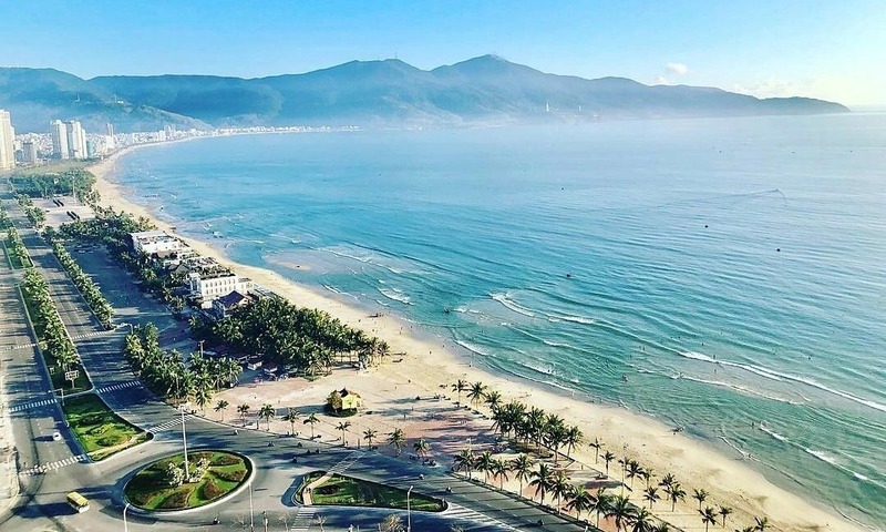 biển mỹ khê là điểm du lịch đà nẵng dịp 30/4 có hoạt động giải trí sôi động