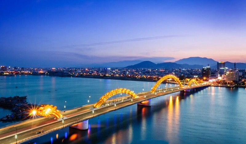 cầu rồng là điểm du lịch đà nẵng 30/4 biểu tượng cho khát vọng phát triển của thành phố