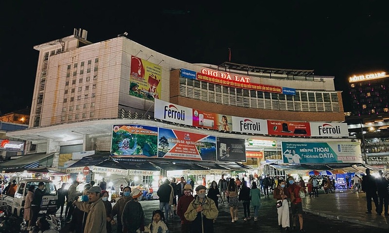 chợ đà lạt tấp nập khách du lịch đà lạt 30/4