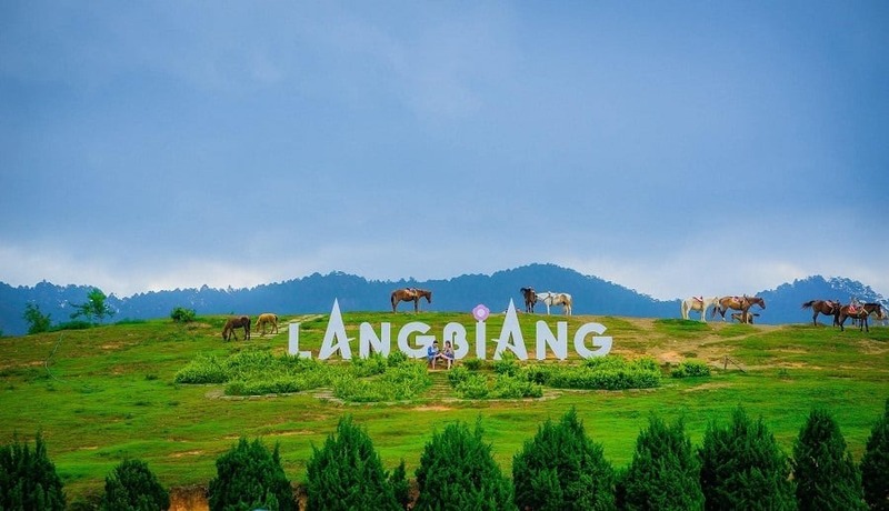 núi langbiang kỳ vĩ trong tour du lịch đà lạt 30/4