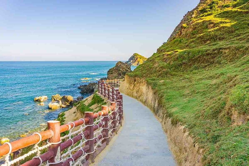 quy nhơn là địa điểm du lịch 30/4 miền trung với biển xanh hoang sơ