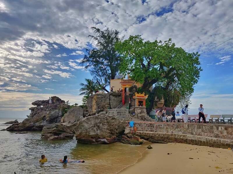 Dinh Cậu là địa điểm du lịch Phú Quốc nổi tiếng về tín ngưỡng