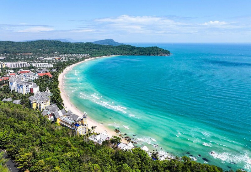Giới thiệu Phú Quốc với diện tích tự nhiên khoảng 589 km² gồm đảo chính và nhiều đảo nhỏ