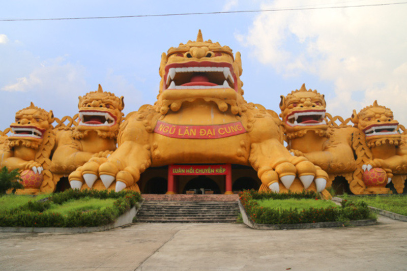 ngũ long cung là một trong các trò chơi trong khu du lịch đại nam khám phá không gian huyền bí