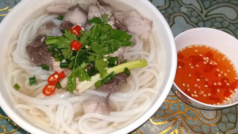 bánh canh cá dầm hấp dẫn tại làng lò