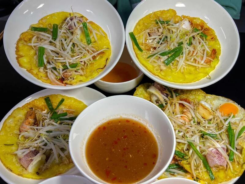 bánh xèo mực tại làng lò đắc lắc