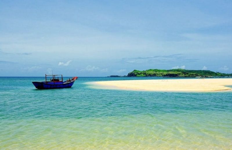 Đảo Phú Quý mang một vẻ đẹp hoang sơ nhưng cũng rất thơ mộng.