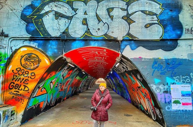 Đường hầm Sinchon Graffiti rực rỡ với nhiều hình trang trí đường phố