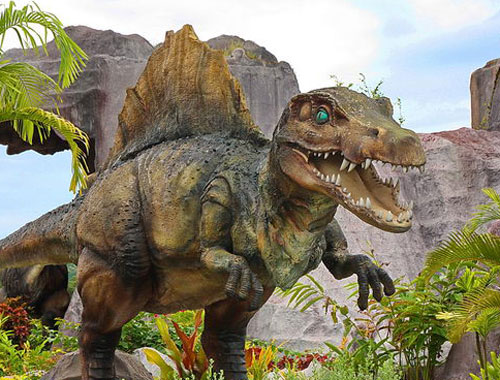 Du khách được chiêm ngưỡng phiên bản của khủng long với kích thước thật